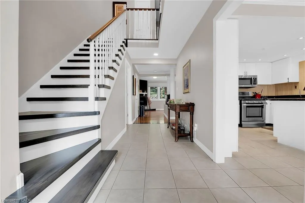 10 Edgewater Drive