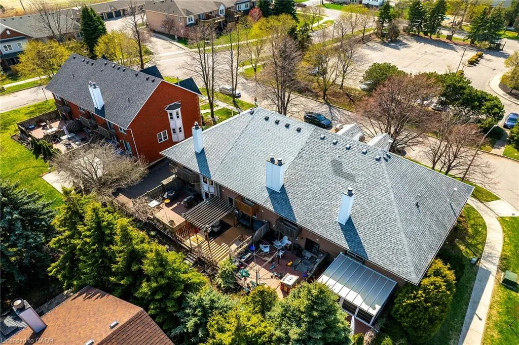 10 Edgewater Drive