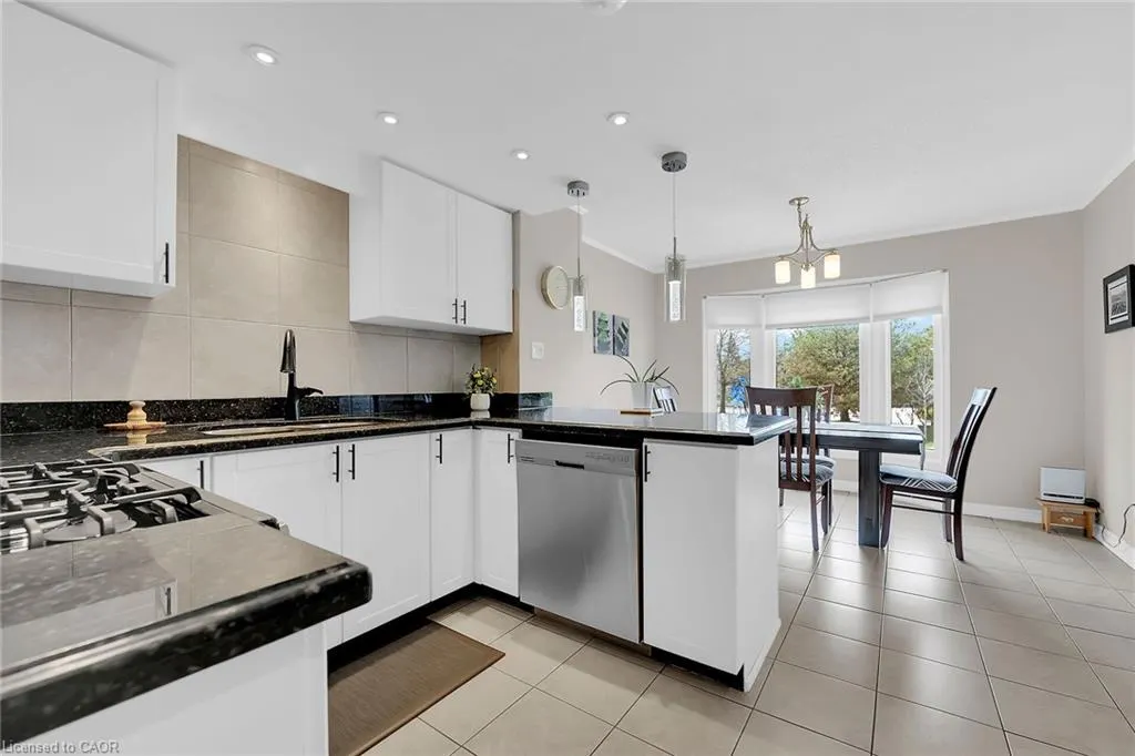 10 Edgewater Drive