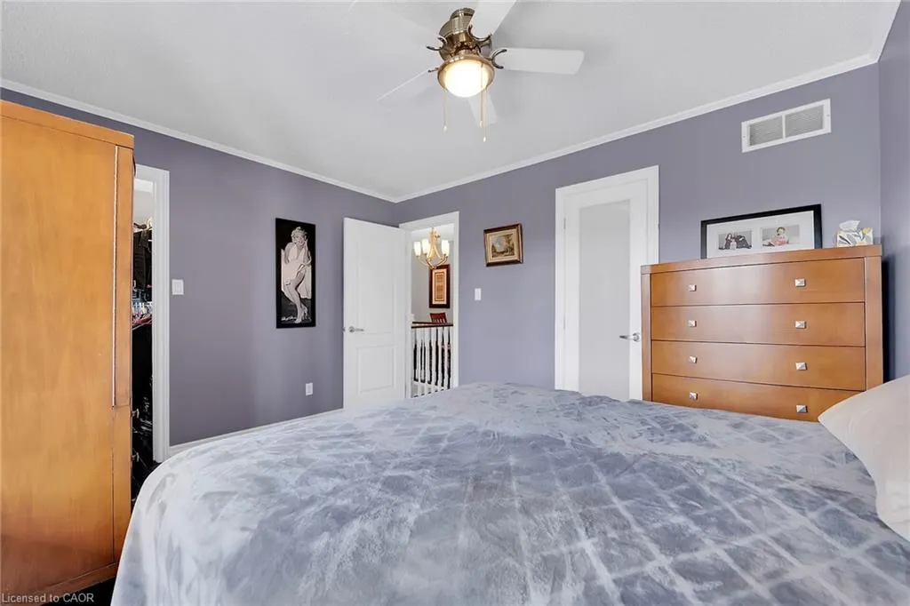 10 Edgewater Drive