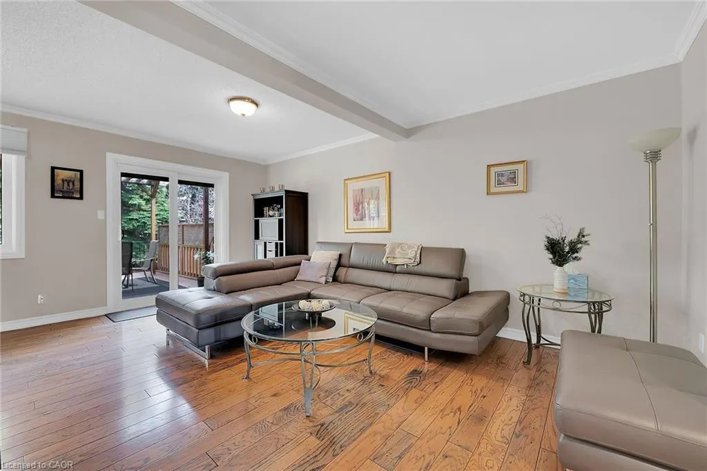 10 Edgewater Drive