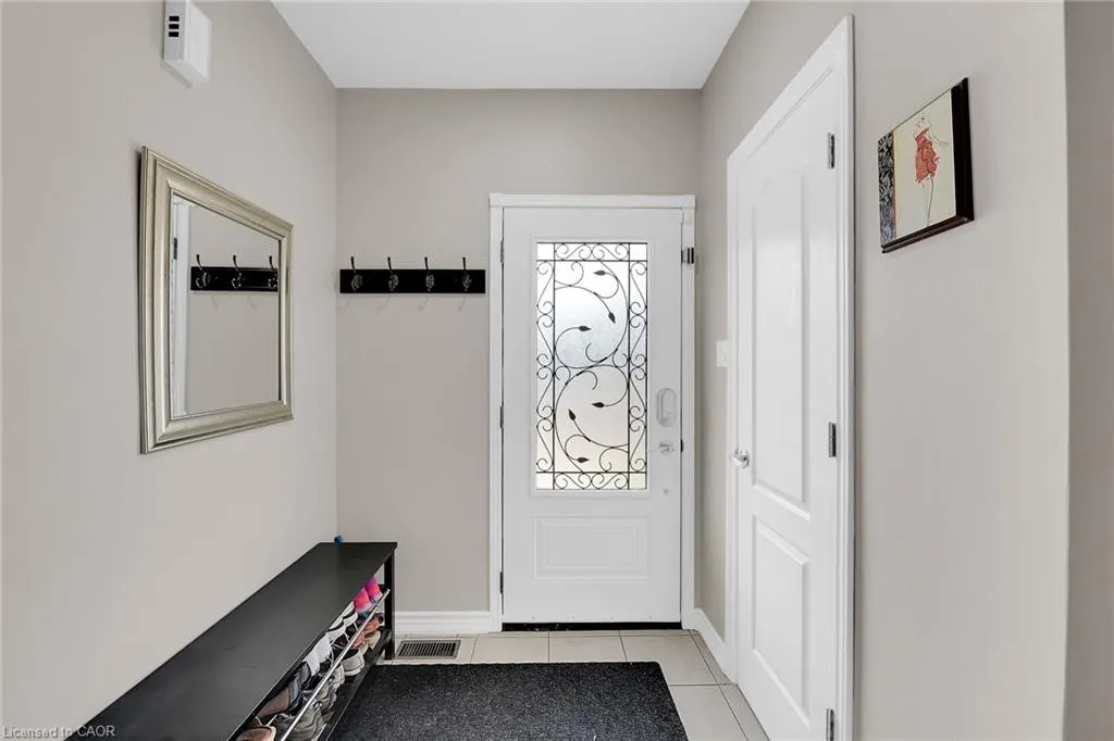 10 Edgewater Drive