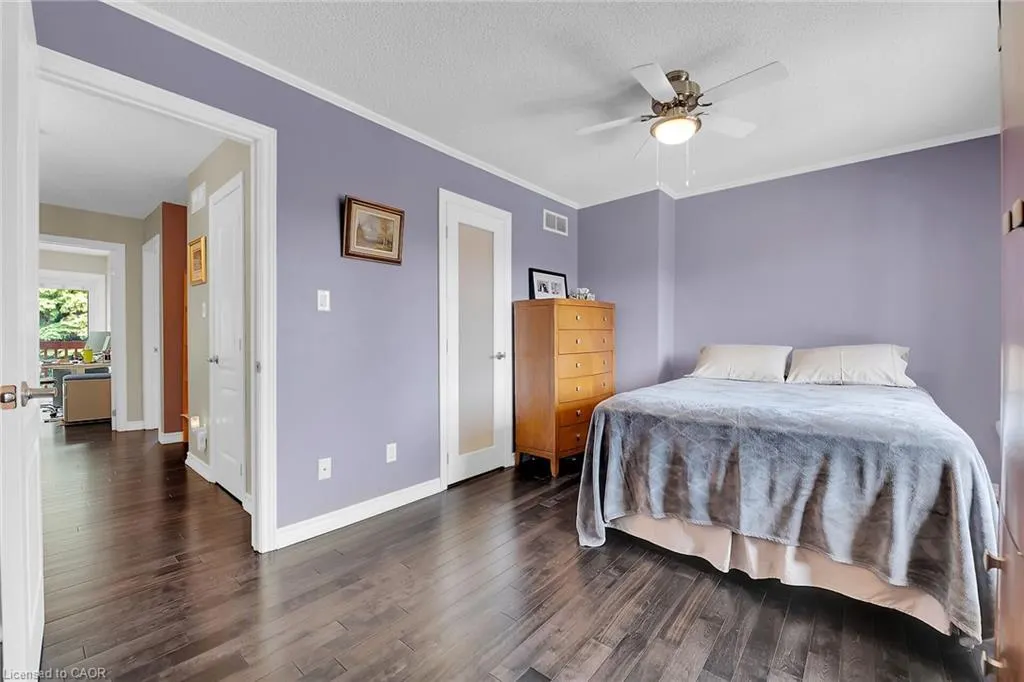 10 Edgewater Drive