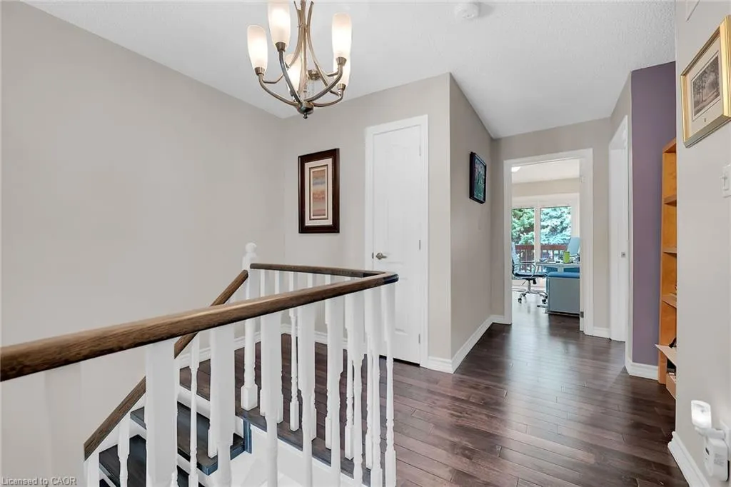10 Edgewater Drive