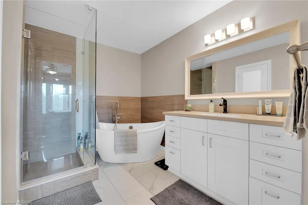 10 Edgewater Drive