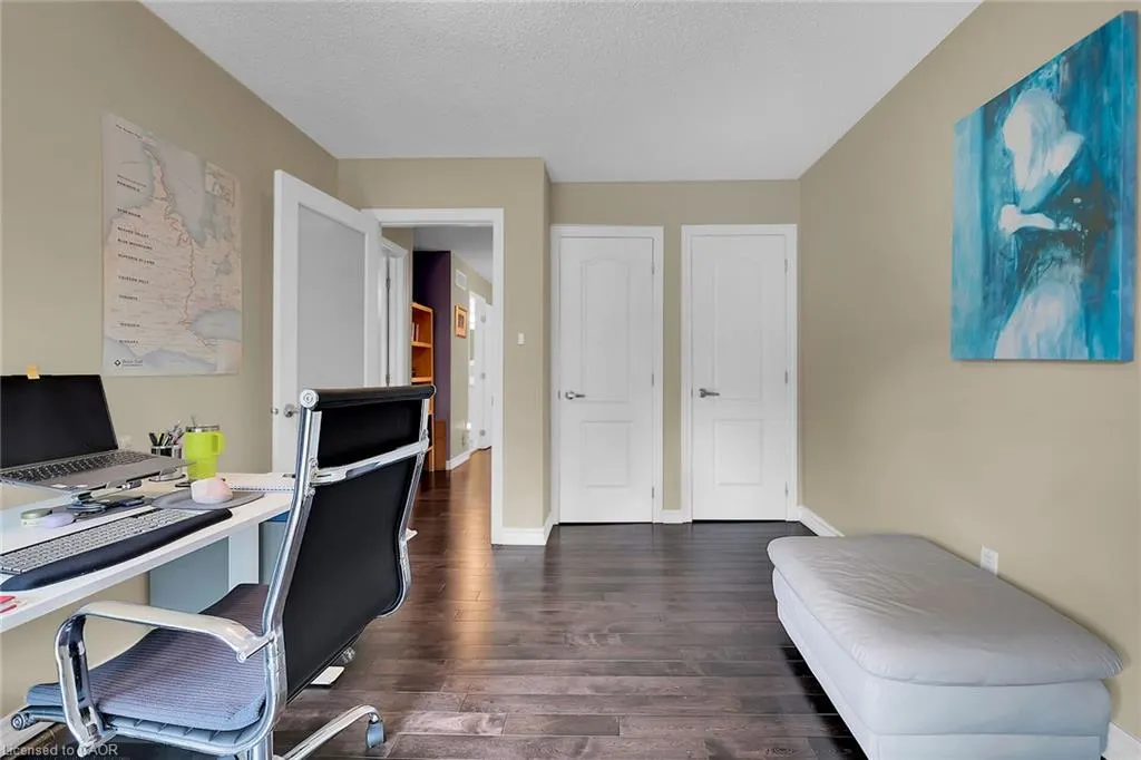 10 Edgewater Drive