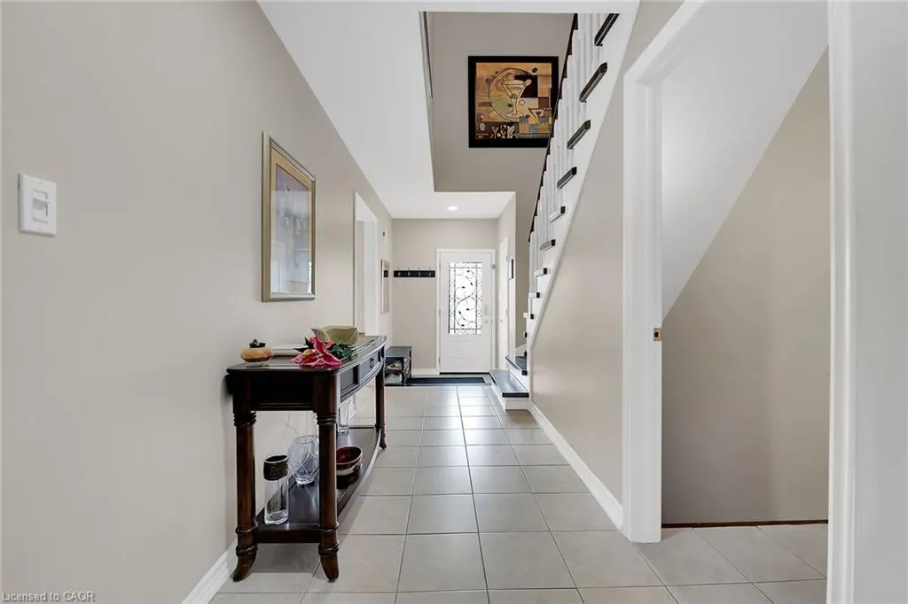 10 Edgewater Drive