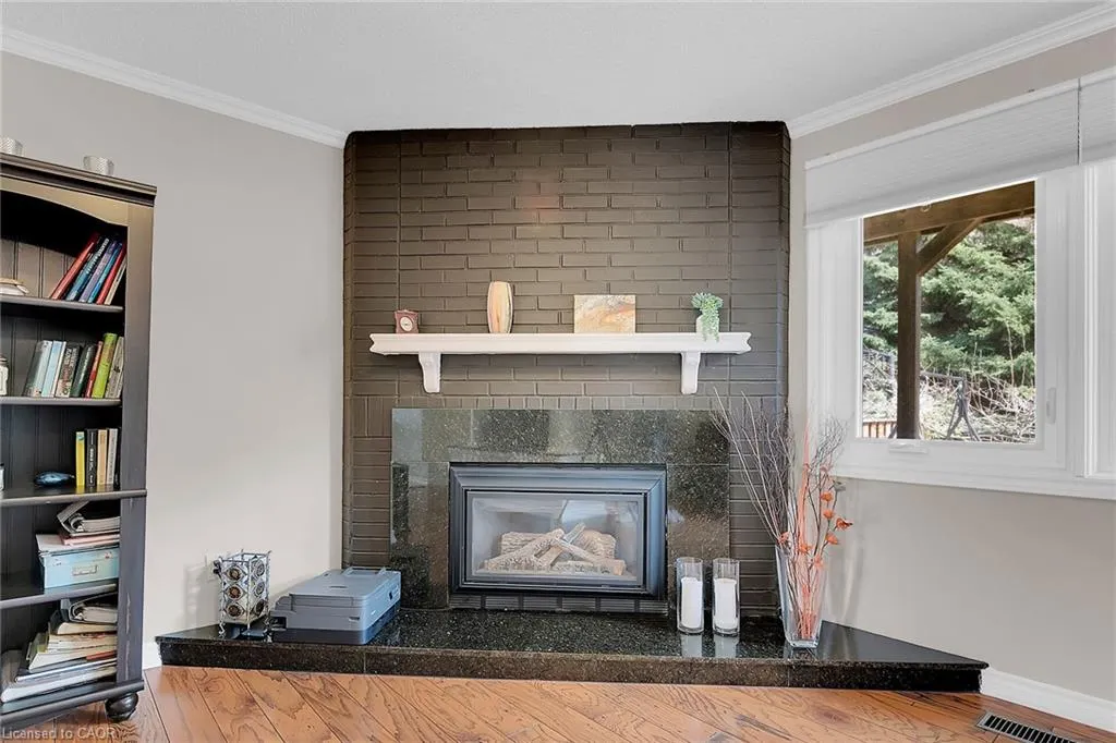10 Edgewater Drive
