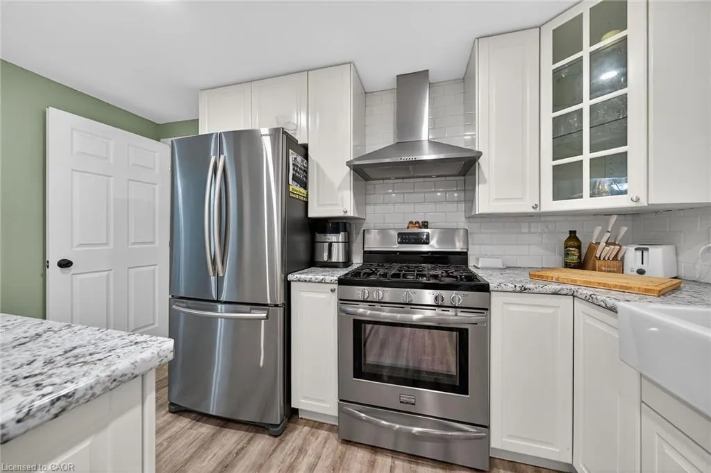 14 Chippewa Street W