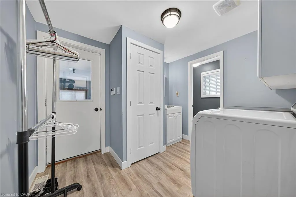 14 Chippewa Street W