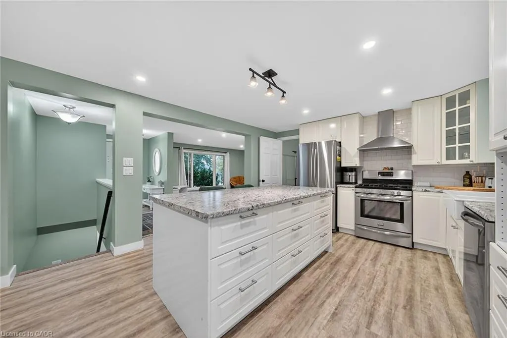 14 Chippewa Street W