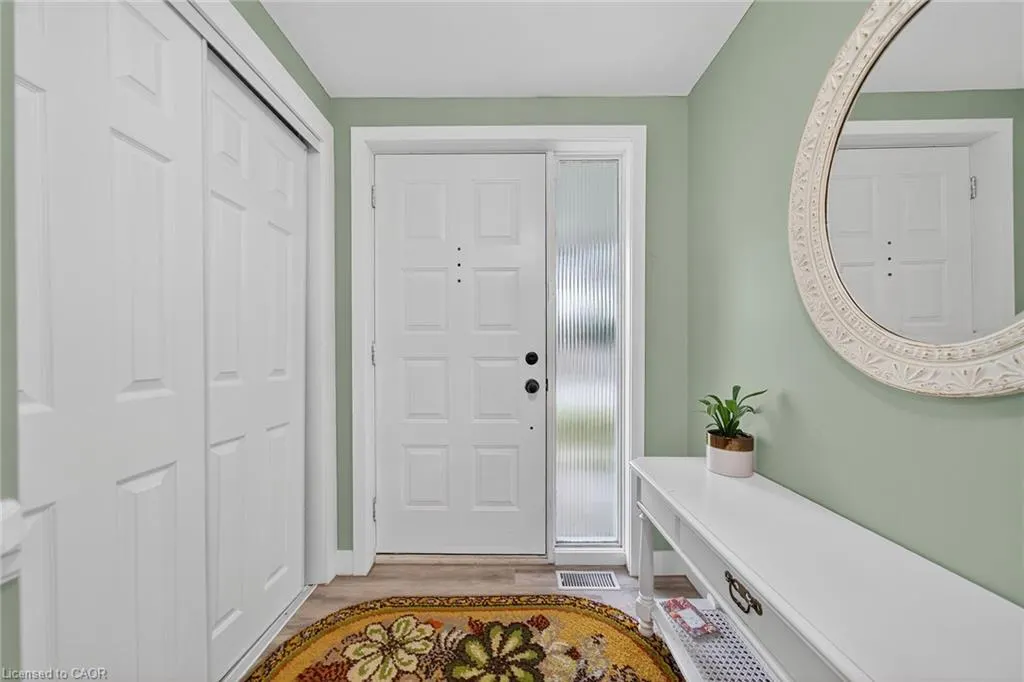 14 Chippewa Street W
