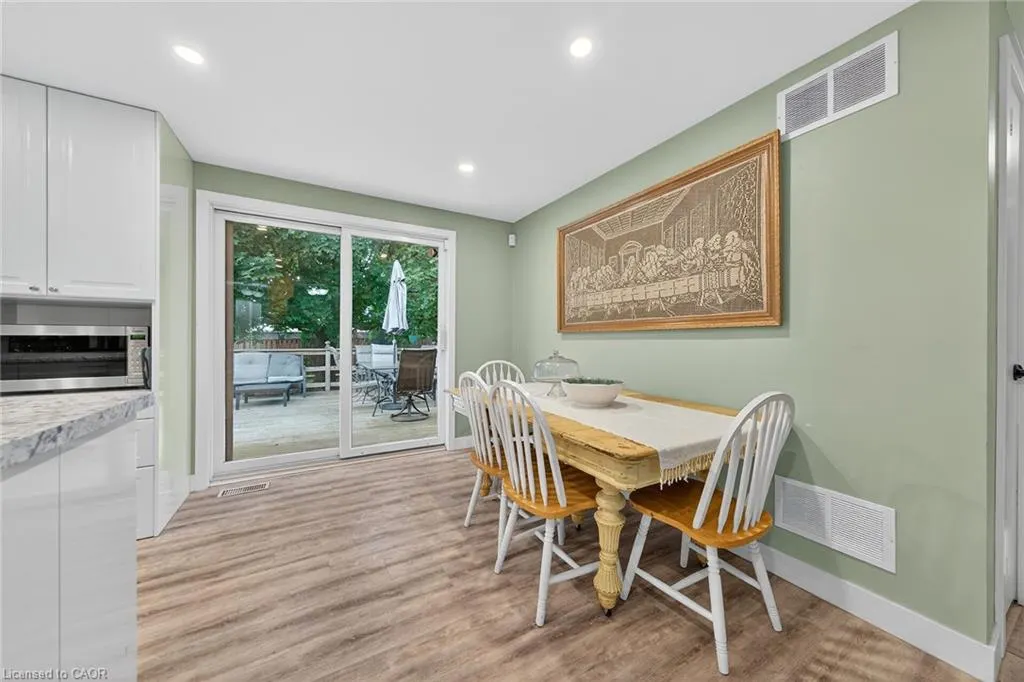 14 Chippewa Street W