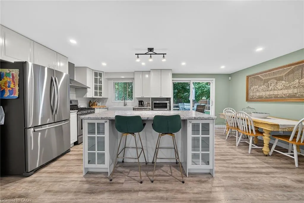 14 Chippewa Street W