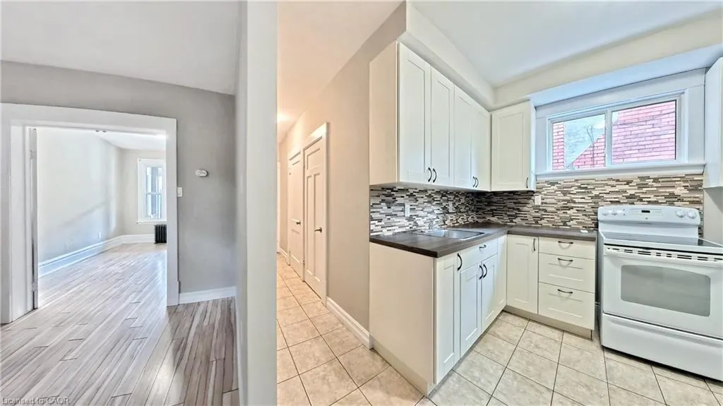 25 Spadina Avenue