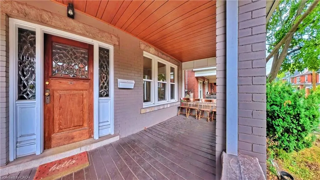 25 Spadina Avenue