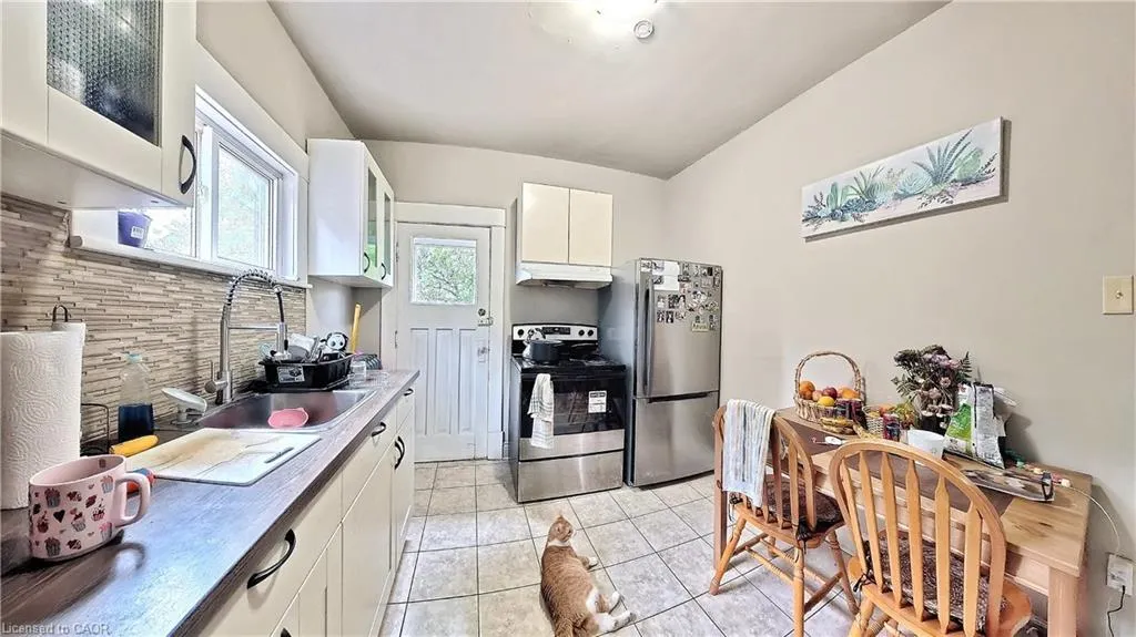 25 Spadina Avenue