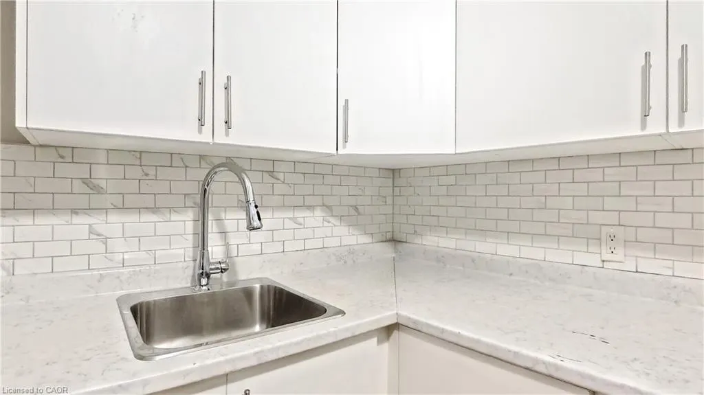 25 Spadina Avenue