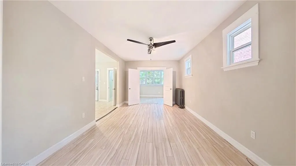 25 Spadina Avenue