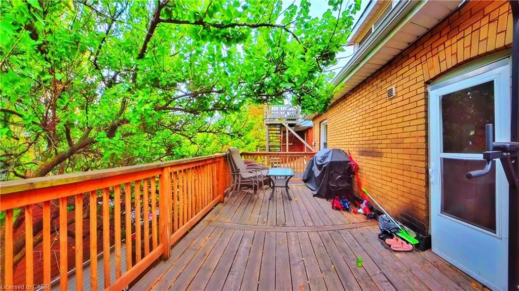 25 Spadina Avenue