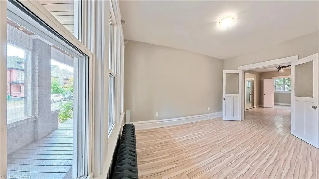 25 Spadina Avenue