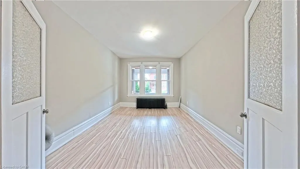 25 Spadina Avenue