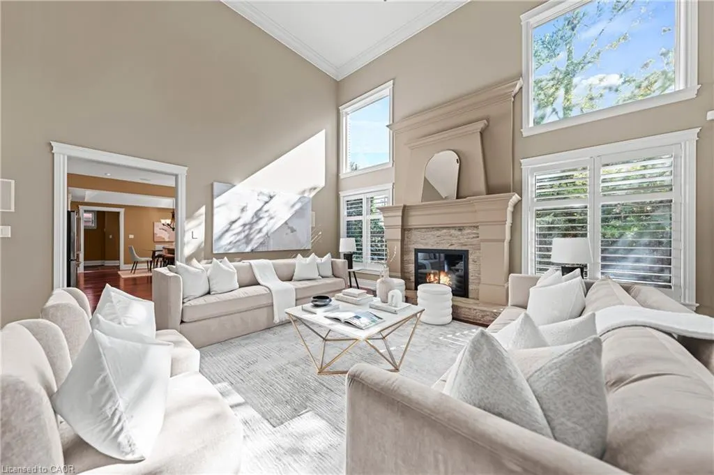 541 Falconridge Crescent