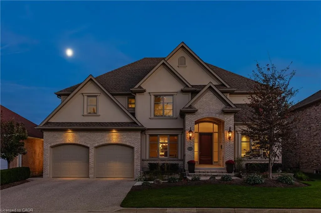 541 Falconridge Crescent