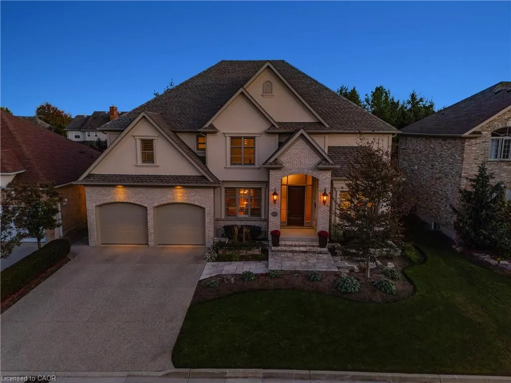 541 Falconridge Crescent