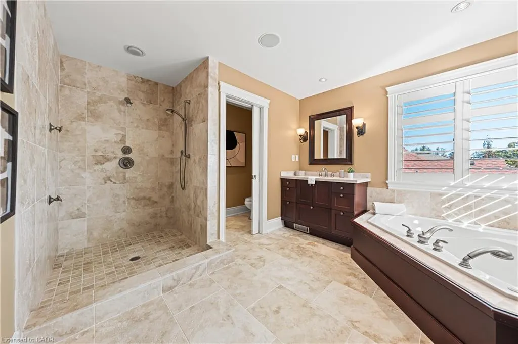 541 Falconridge Crescent