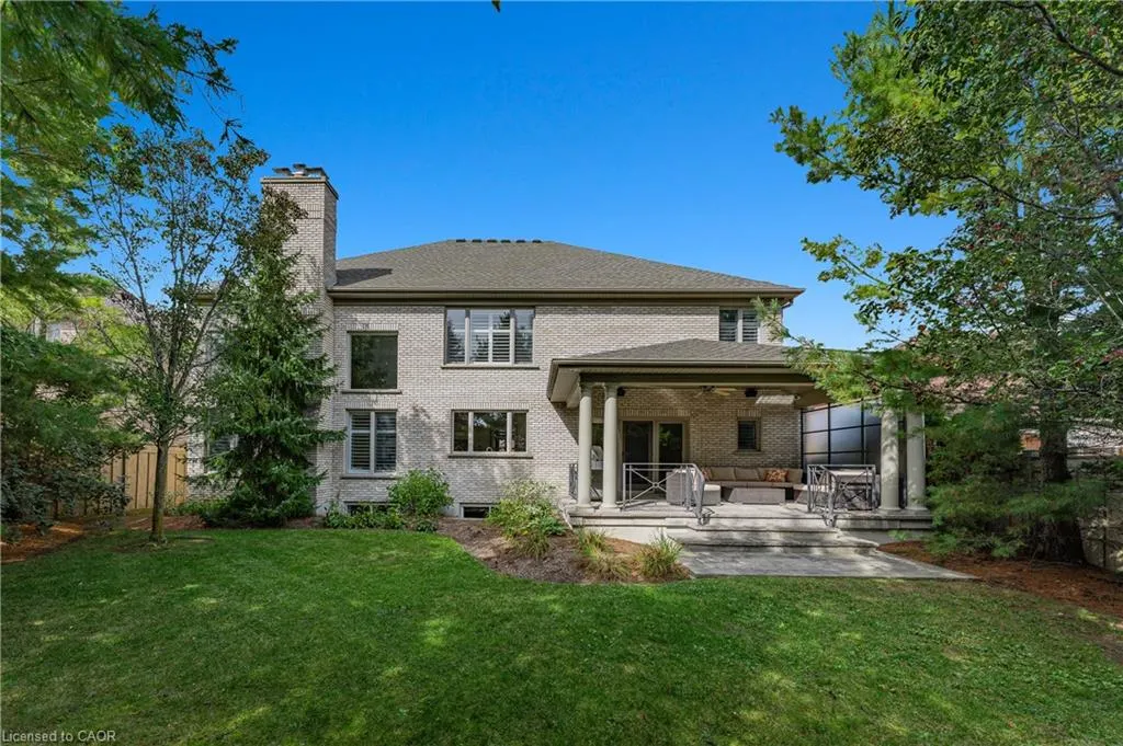 541 Falconridge Crescent