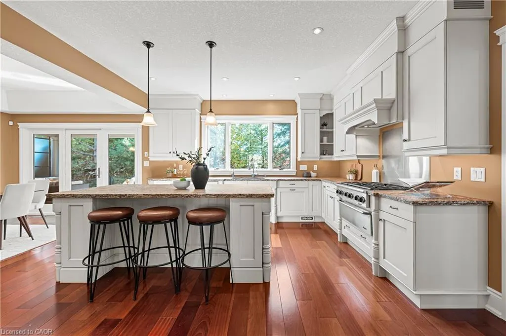 541 Falconridge Crescent