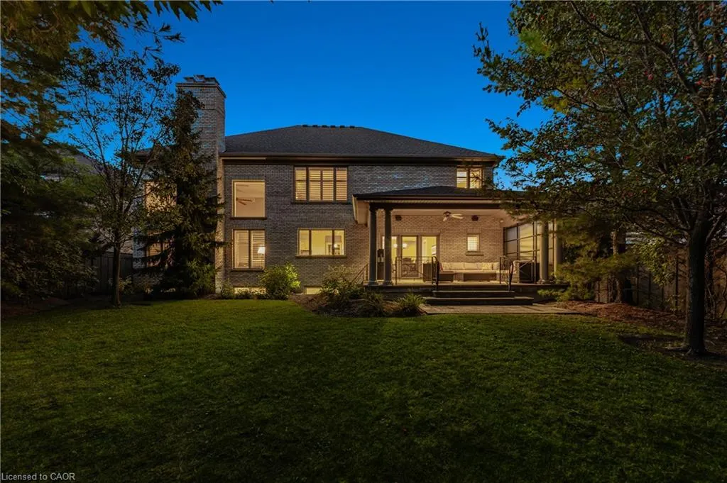 541 Falconridge Crescent