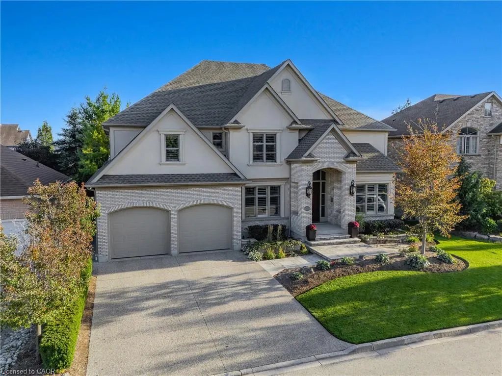 541 Falconridge Crescent