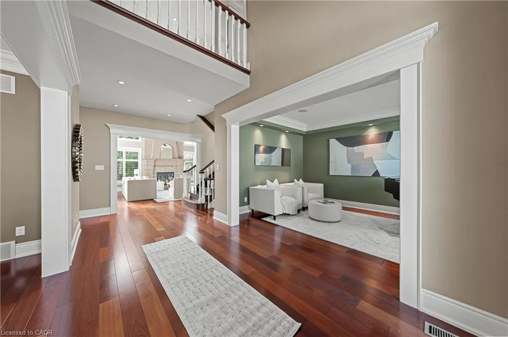 541 Falconridge Crescent