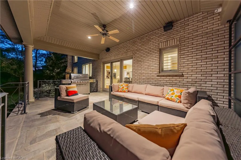 541 Falconridge Crescent