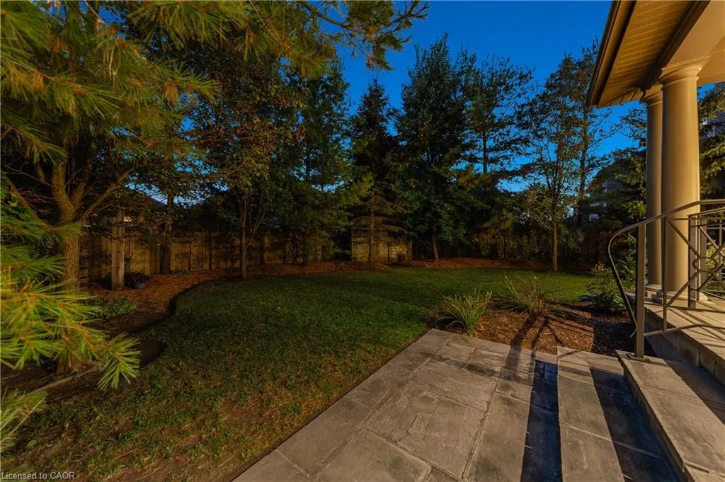 541 Falconridge Crescent