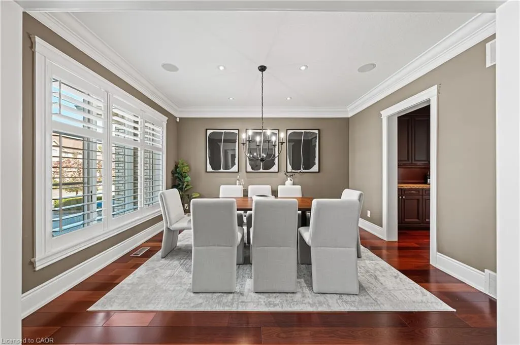 541 Falconridge Crescent