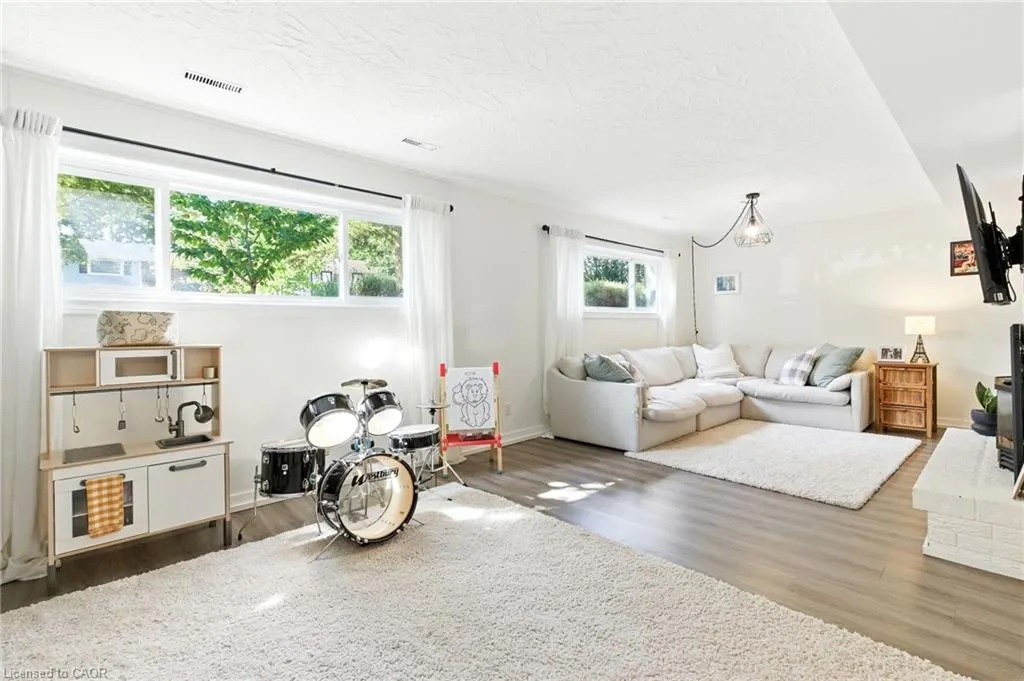 210 Northlake Drive