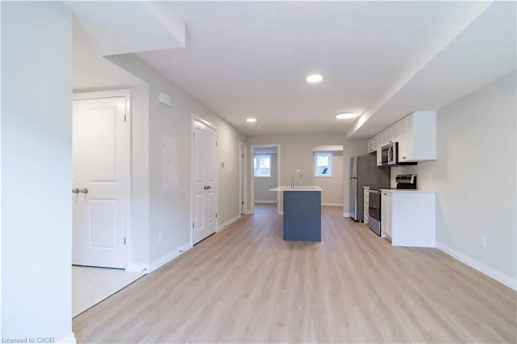 410 Northfield Drive W, #E8