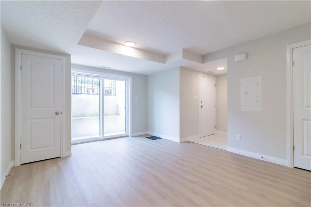 410 Northfield Drive W, #E8