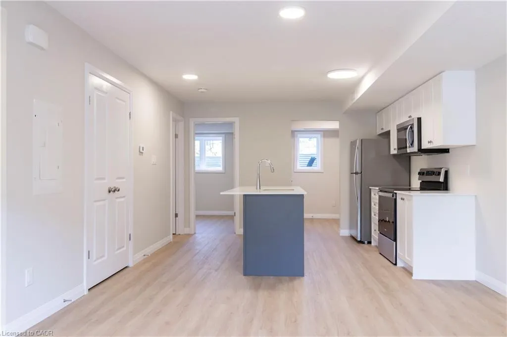 410 Northfield Drive W, #E8