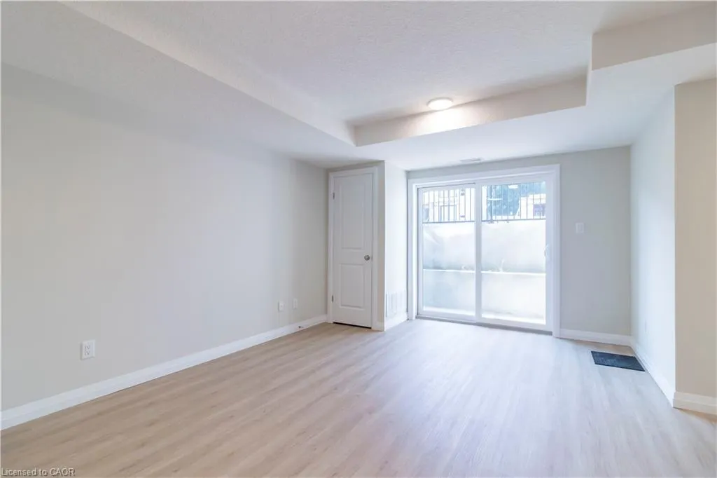 410 Northfield Drive W, #E8