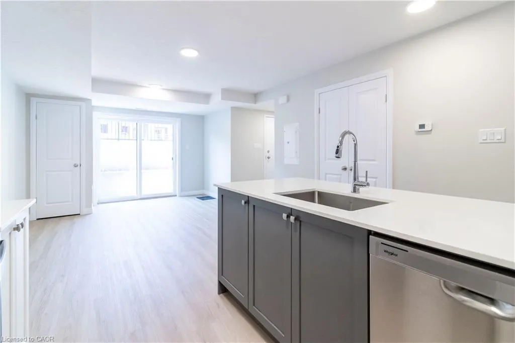 410 Northfield Drive W, #E8