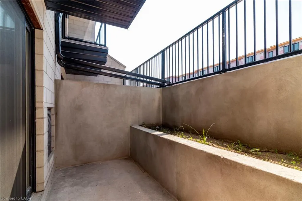 410 Northfield Drive W, #E8