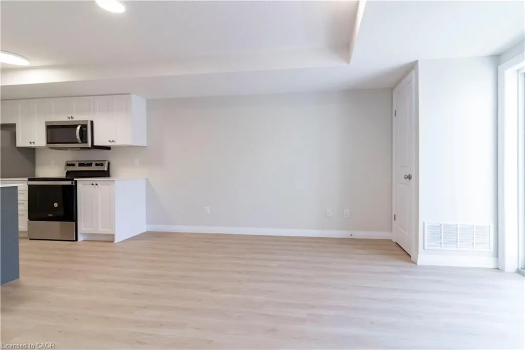 410 Northfield Drive W, #E8