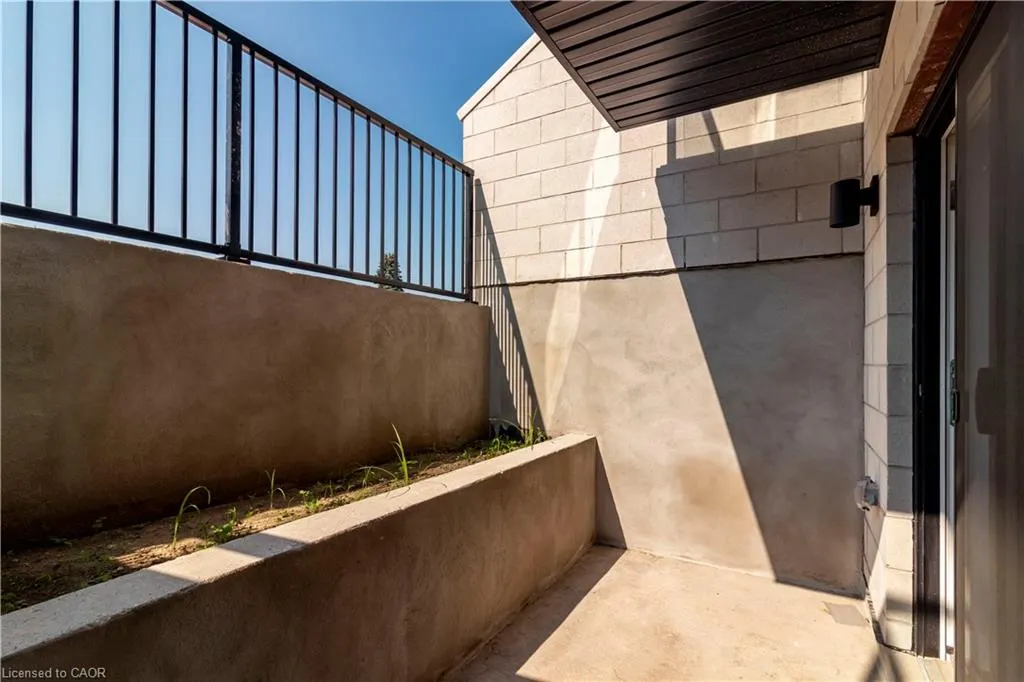 410 Northfield Drive W, #E8