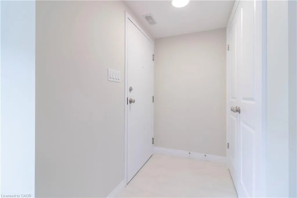 410 Northfield Drive W, #E8