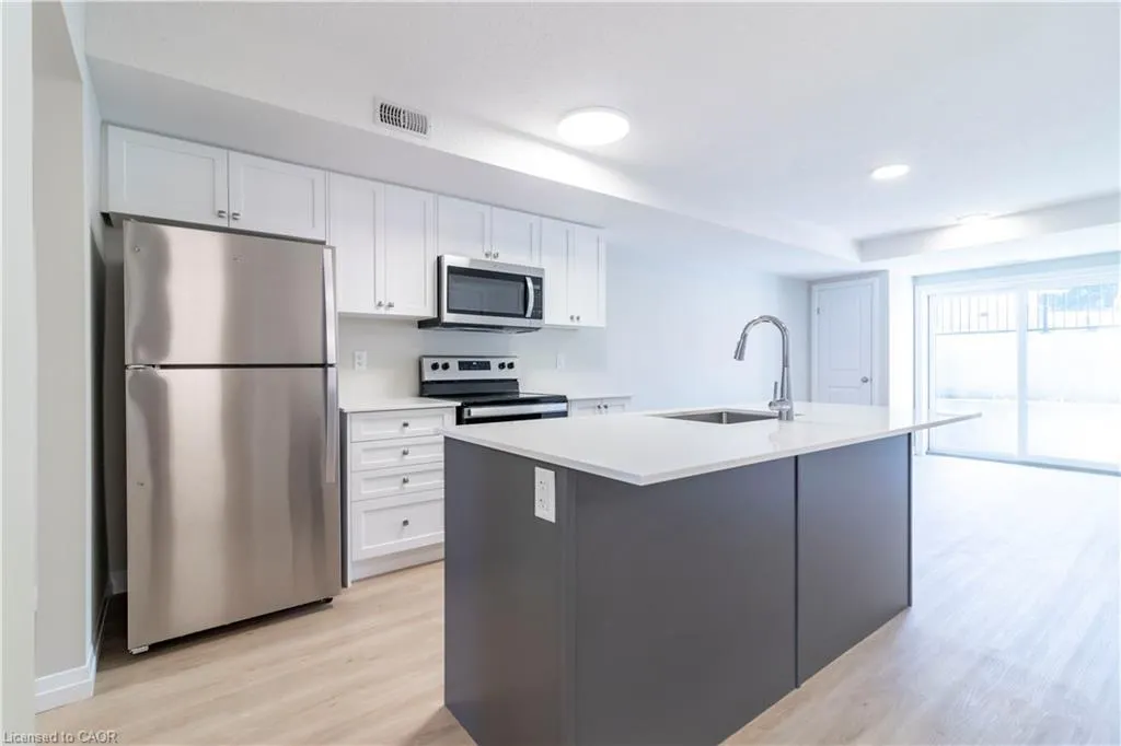 410 Northfield Drive W, #E8