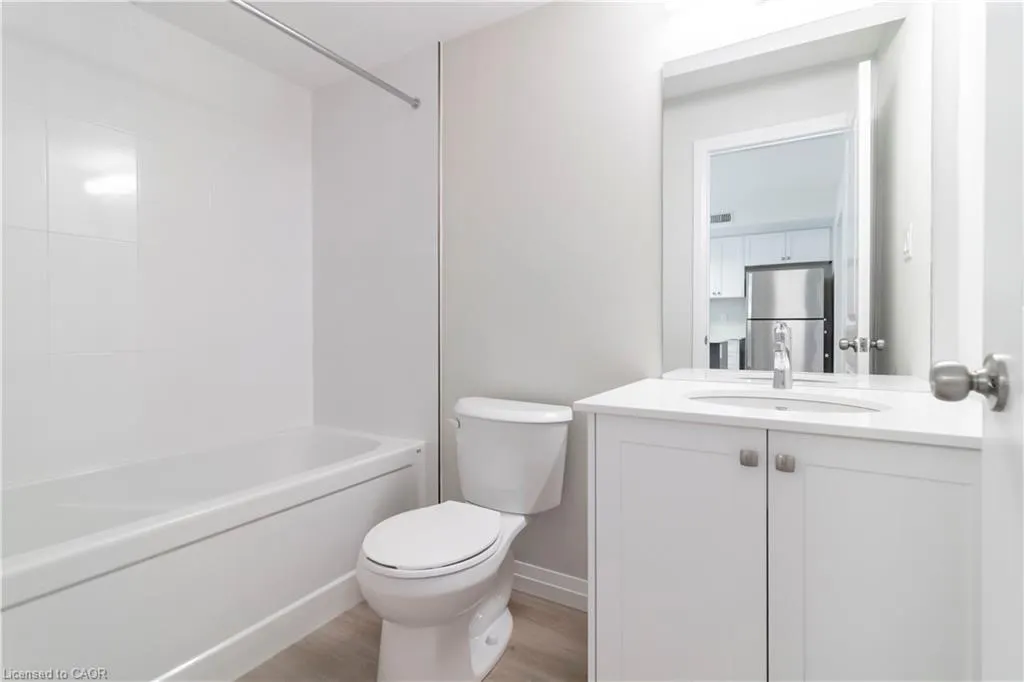 410 Northfield Drive W, #E8